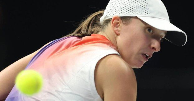 World Tennis League - Świątek pokonała Paolini, ale jej zespół przegrał pierwszy mecz