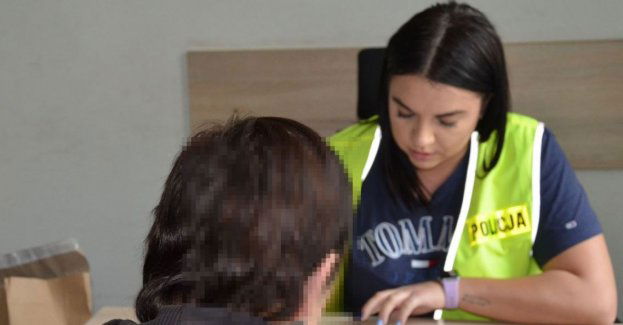 54-latka płaciła cudzą kartą, grozi jej do 10 lat więzienia