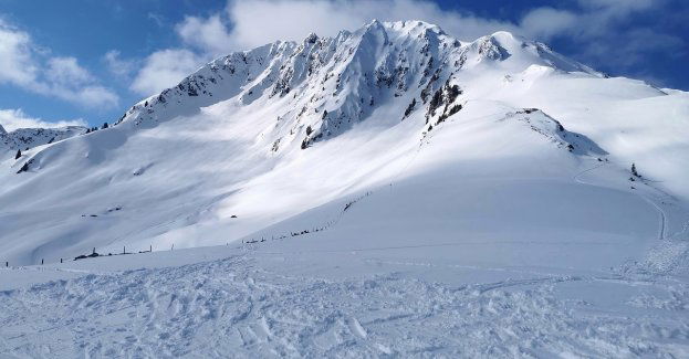Zagrożenie lawinowe zmalało do drugiego stopnia; w wyższych partiach nadal niebezpiecznie