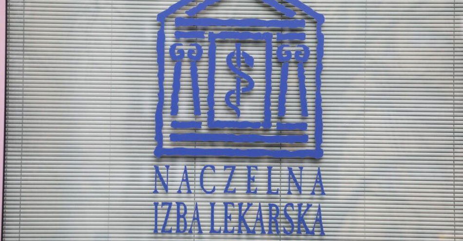 zdjęcie: NIL: resort zdrowia utrudnia udział samorządu lekarskiego w pracach Zespołu Trójstronnego / Warszawa, 05.01.2023. Logo Naczelnej Rady Lekarskiej, 5 bm. w Warszawie. (az/doro) PAP/Albert Zawada