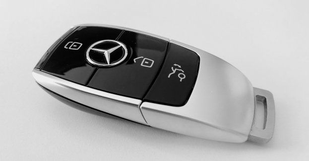 15-latek pożyczył kluczyki od mercedesa i zniszczył 6 metrów ogrodzenia