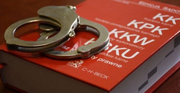 Pijany kierowca zasnął na skrzyżowaniu i miał narkotyki