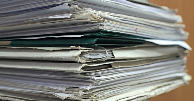 Zatrzymano trzy osoby podejrzane o wprowadzenie fałszywych faktur wartych 125 mln zł