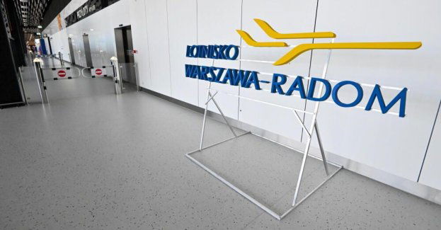W sierpniu Lotnisko Warszawa-Radom obsłużyło mniej podróżnych niż przed rokiem