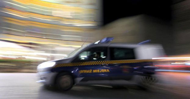 W Krakowie zmasowana nocna akcja straży miejskiej, odnotowano 220 wykroczeń