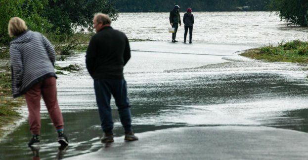 Kontakt z wodą powodziową może zagrażać zdrowiu ludzi i zwierząt