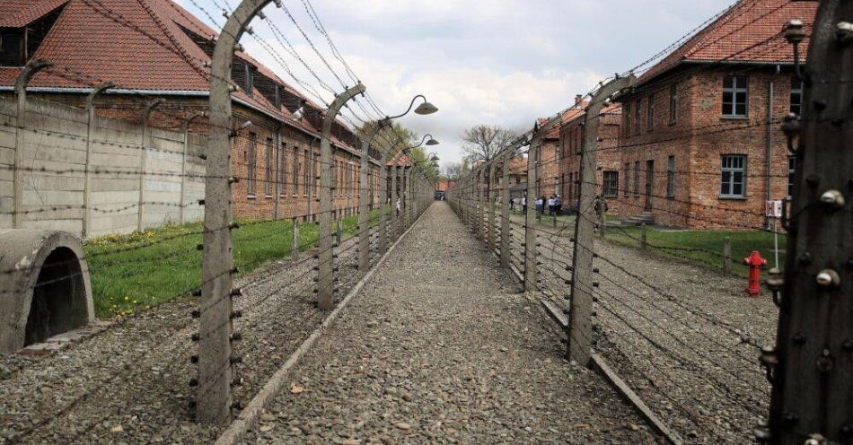 zdjęcie: Muzeum Auschwitz: apelujemy o przekazywanie nam wszelkich pamiątek poobozowych / Oświęcim, 28.04.2022. Teren byłego niemieckiego obozu koncentracyjnego Auschwitz w Oświecimiu, 28 bm. (łg/doro) PAP/Łukasz Gągulski
