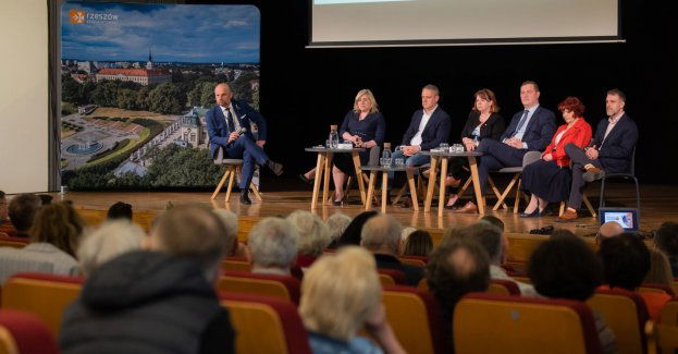 Spotkanie prezydenta Konrada Fijołka z mieszkańcami osiedli Dąbrowskiego i gen. Grota Roweckiego