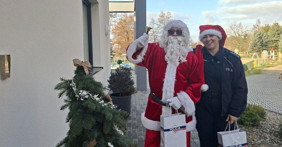 zdjęcie: Mikołaj i policjantki odwiedzili dzieci i seniorów w Sępólnie / fot. KPP Sępólno Krajeńskie