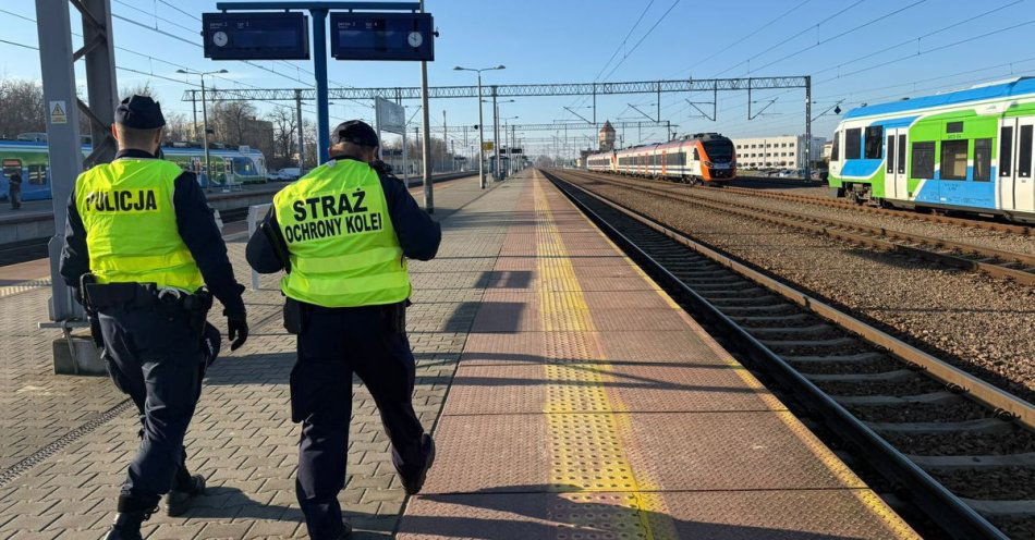 zdjęcie: Dębica: policja intensyfikuje patrole wokół torów w operacji TOR / fot. KPP w Dębicy fot. KPP Dębica