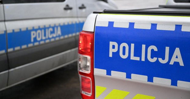 Pijany kierowca w rowie; z pomocą przyszedł traktorzysta bez prawa jazdy