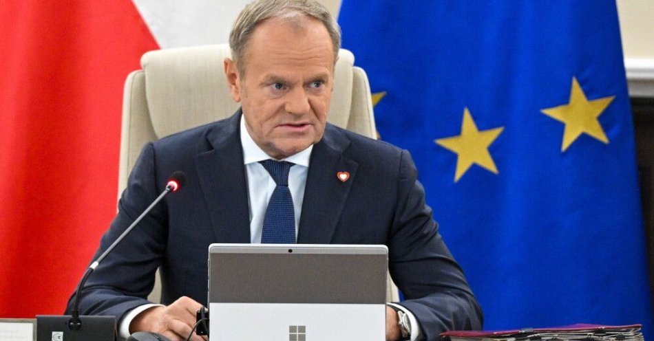 zdjęcie: Premier: oczekuję od ministra sprawiedliwości informacji ws. dalszych działań związanych z działkami CPK / Warszawa, 04.11.2025. Premier Donald Tusk na posiedzeniu rządu w Kancelarii Prezesa Rady Ministrów w Warszawie, 4 bm. Rząd ma zająć się m.in. złagodzeniem obowiązków informacyjnych dla banków spółdzielczych i ułatwieniami w wyegzekwowaniu ustanowienia odrębnej własności lokalu w przypadku bezczynności spółdzielni mieszkaniowej. Ministrowie rozpatrzą też propozycje zmian w Programie Ochrony Ludności. (amb) PAP/Radek Pietruszka