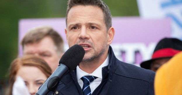 Trzaskowski - 31 proc. poparcia; Nawrocki - 27 proc.; Mentzen - 16 proc.