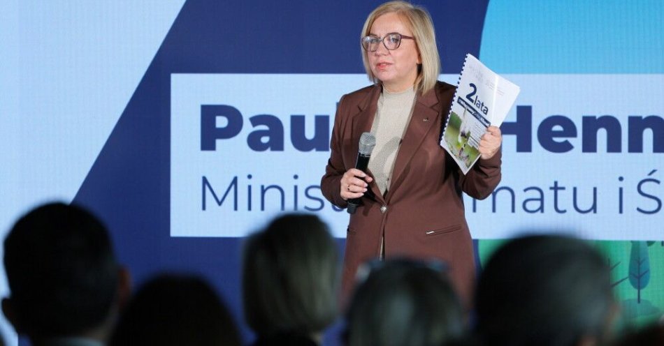 zdjęcie: Hennig-Kloska zwróciła się do Łowczego Krajowego ws. zmiany prawa dotyczącego polowań. Chodzi o zapobieganie śmiertelnym wypadkom podczas łowów / Warszawa, 13.11.2025. Minister klimatu i środowiska Paulina Hennig-Kloska na spotkaniu organizacji pozarządowych z kierownictwem Ministerstwa Klimatu i Środowiska, 13 bm. w budynku The Tides w Warszawie. (jm) PAP/Paweł Supernak