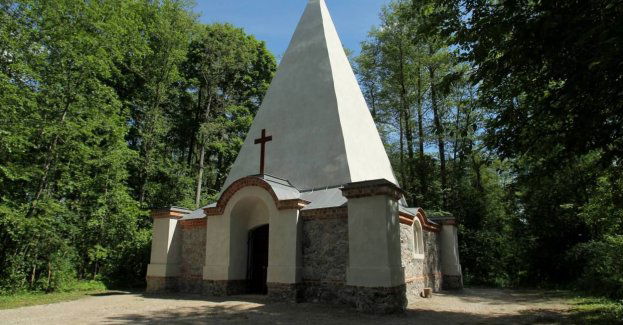 Piramida w Rapie - grobowiec obrosły w mity i legendy