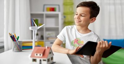 Skąd się bierze prąd i dlaczego słońce ma moc? Proste eksperymenty, które wyjaśnią dziecku świat zielonej energii