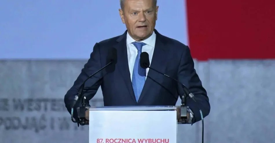 zdjęcie: Premier: z Westerplatte głośno krzyczymy do całego wolnego świata - musimy pomóc przetrwać Ukrainie / Gdańsk, 01.09.2026. Obchody 87. rocznicy wybuchu II wojny światowej. Premier Donald Tusk podczas uroczystości przed Pomnikiem Obrońców Wybrzeża na Westerplatte w Gdańsku, 1 bm. Jednym z pierwszych wydarzeń rozpoczynających II wojnę światową był atak niemieckiego pancernika „Schleswig-Holstein” na polską składnicę wojskową na Westerplatte, 1 września 1939 roku o godzinie 4:45. (sko) PAP/Adam Warżawa