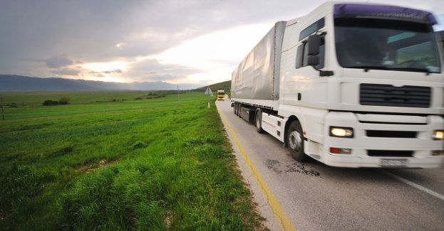 Odblokowana droga krajowa nr 74, gdzie tir zderzył się z ciągnikiem