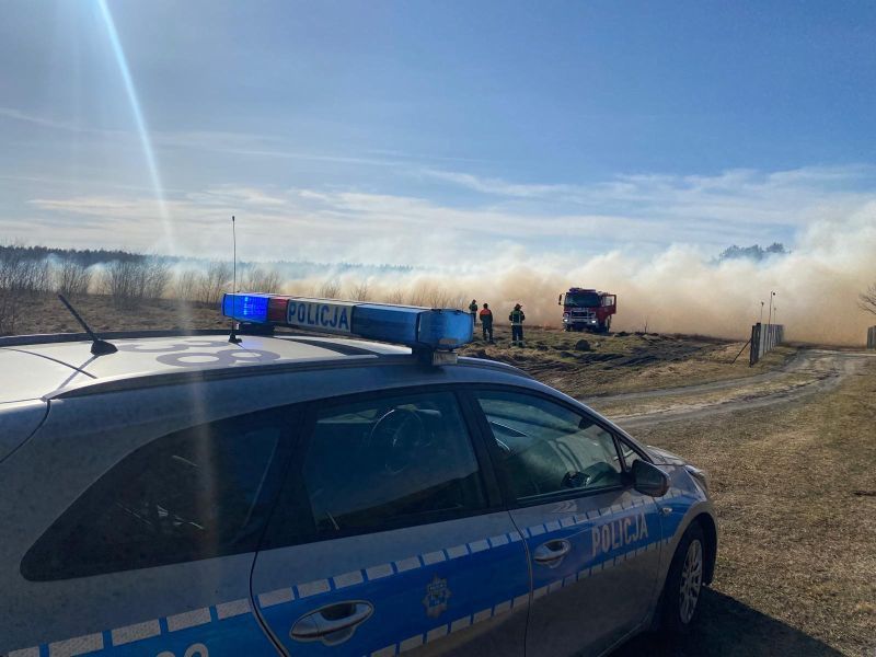 zdjęcie: Wypalanie traw w Koczale: policja ostrzega przed pożarami / fot. KPP w Człuchowie Koczała