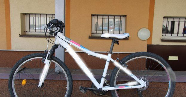 Policjanci zatrzymali sprawcę kradzieży roweru. Teraz szukają właścicieli dwóch pozostałych jednośladów