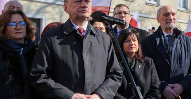 Były szef MON, poseł PiS Mariusz Błaszczak stawił się w prokuraturze