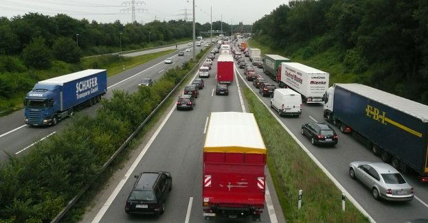 Kilkukilometrowy korek na S6 w stronę Rumi