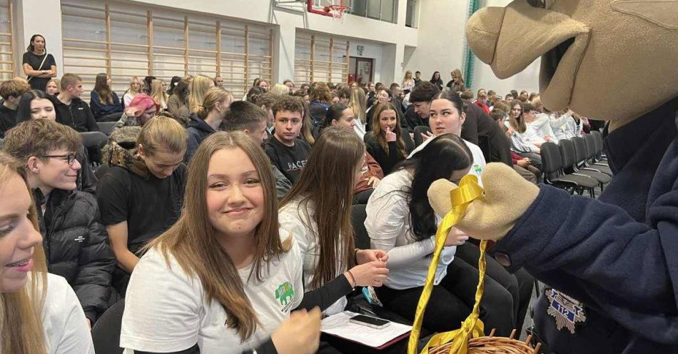 zdjęcie: Młodzież mówi stop przemocy rówieśniczej w Rawiczu / fot. KPP Rawicz