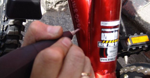 W Rojewie policjanci oznakują rowery