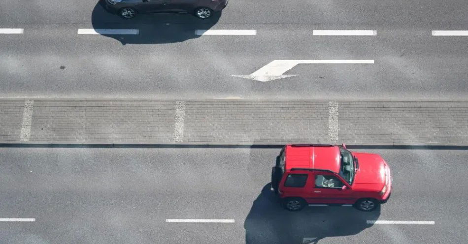 zdjęcie: MS: nowe przepisy zwiększą bezpieczeństwo na drogach / Gdańsk, 17.06.2026. Auta na ulicy w Gdańsku, 17 bm. (aj/mgut) PAP/Andrzej Jackowski