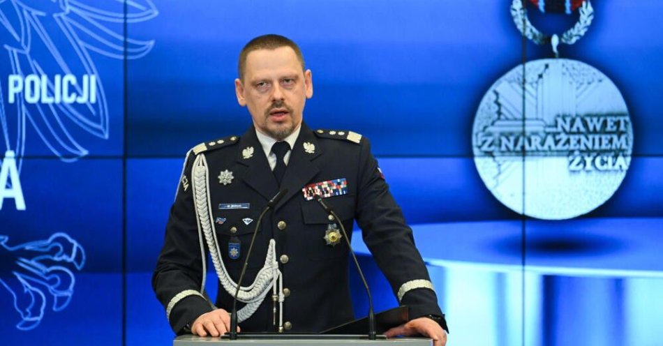 zdjęcie: Szef KGP: Narodowe Biuro Śledcze Policji to odpowiedź na zagrożenia współczesnego świata / Warszawa, 19.03.2026. Komendant Główny Policji nadinsp. Marek Boroń uczestniczy w siedzibie MSWiA w Warszawie, 19 bm. w uroczystości wręczenia policjantkom i policjantom medali im. podkomisarza Policji Andrzeja Struja. (obm/dw) PAP/Marcin Obara