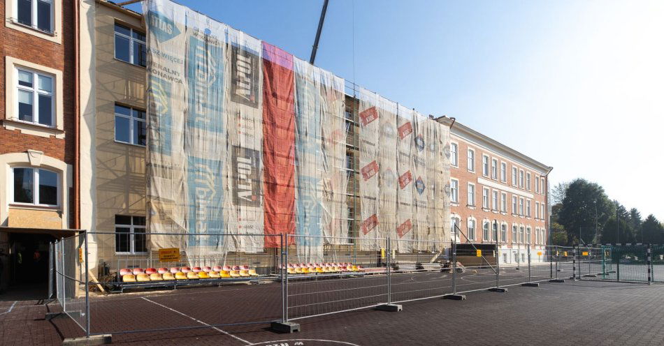 zdjęcie: Remont III LO w Rzeszowie. Dodatkowe prace / fot. nadesłane