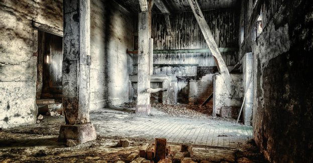 Zawalił się dach budynku gospodarczego. Poszkodowane zwierzęta