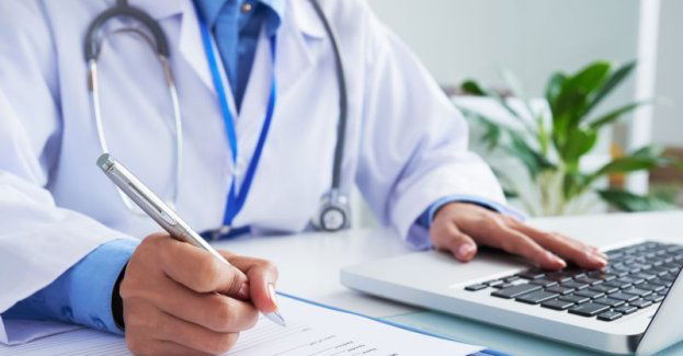 Chory na zwolnieniu lekarskim musi poinformować swojego pracodawcę oraz ZUS o miejscu swojego pobytu