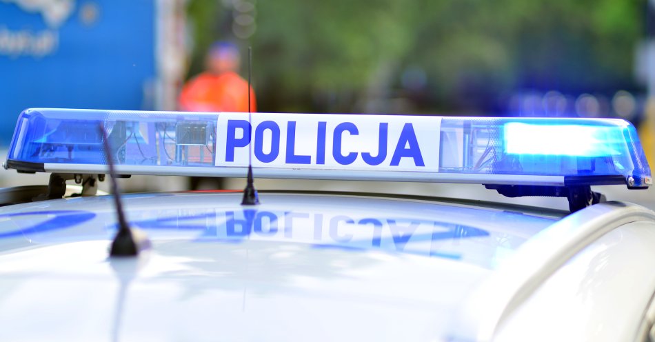 zdjęcie: Dzielnicowy wobec agresora domowego zastosował policyjny nakaz opuszczenia domu i zakaz zbliżania do rodziców / v27846766
