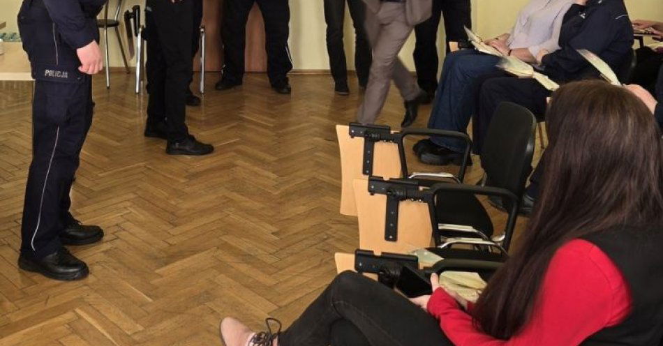 zdjęcie: Policjantki żywieckiej komendy świętowały Dzień Kobiet / fot. KPP w Żywcu