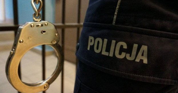 DWÓCH POSZUKIWANYCH W RĘKACH DZIELNICOWYCH