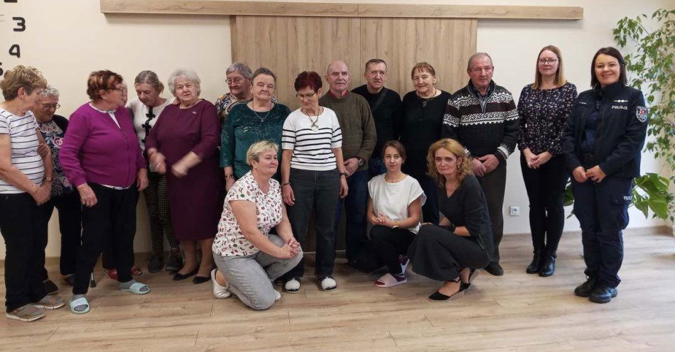 zdjęcie: Seniorzy uczą się jak nie dać się oszukać w Kruszynku / fot. KPP Aleksandrów