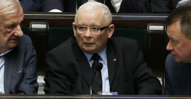 Sejm uchylił immunitet Kaczyńskiemu ws. uderzenia Komosy, ale nie w sprawie zniszczenia wieńca