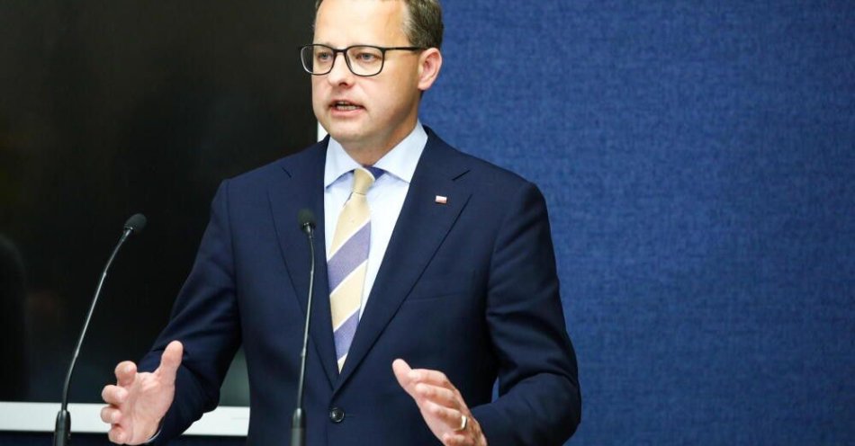 zdjęcie: Sąd: sędzia Dariusz Łubowski wyłączony od sprawy ponownego ENA wobec Marcina Romanowskiego / Warszawa, 01.06.2023. Wiceminister sprawiedliwości Marcin Romanowski podczas konferencji prasowej w Centrum Medialnym w Sejmie w Warszawie, 1 bm. Temat konferencji: wspólna kampania społeczna Ministerstwa Sprawiedliwości i UNICEF mająca na celu ochronę dzieci przed przemocą. (tg/zkoc) PAP/Tomasz Gzell