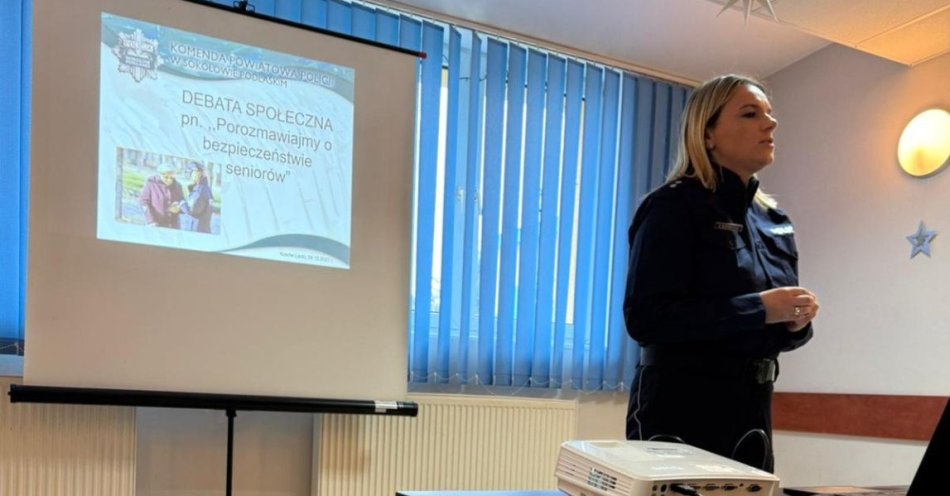 zdjęcie: Seniorzy z Kosowa Lackiego uczą się jak unikać oszustw / fot. KPP w Sokołowie Podlaskim