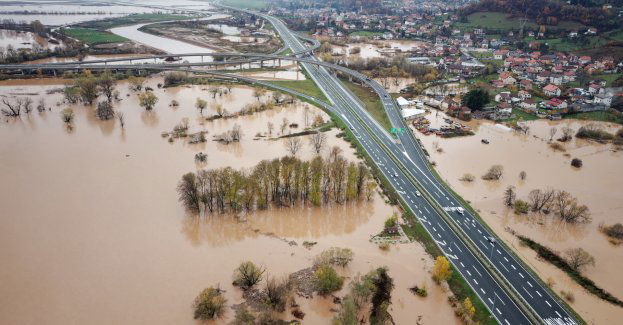 Nadal kilka zamkniętych odcinków dróg i linii kolejowych w regionie