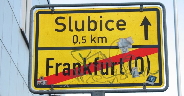 Dwaj kurierzy zatrzymani z grupą 12 nielegalnych migrantów