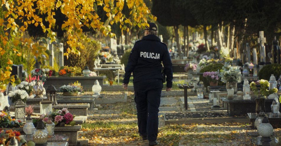 zdjęcie: Bezpieczne Wszystkich Świętych. Porady na dojazdy i cmentarze / fot. KPP w Nowym Dworze Gdańskim