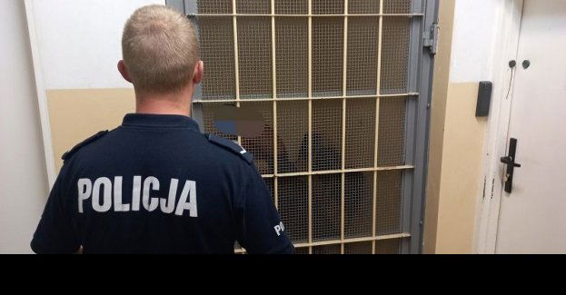Poszukiwany 44-latek odpowie przed sądem wraz z 31-latkiem za kierowanie gróźb oraz znieważenie policjantów