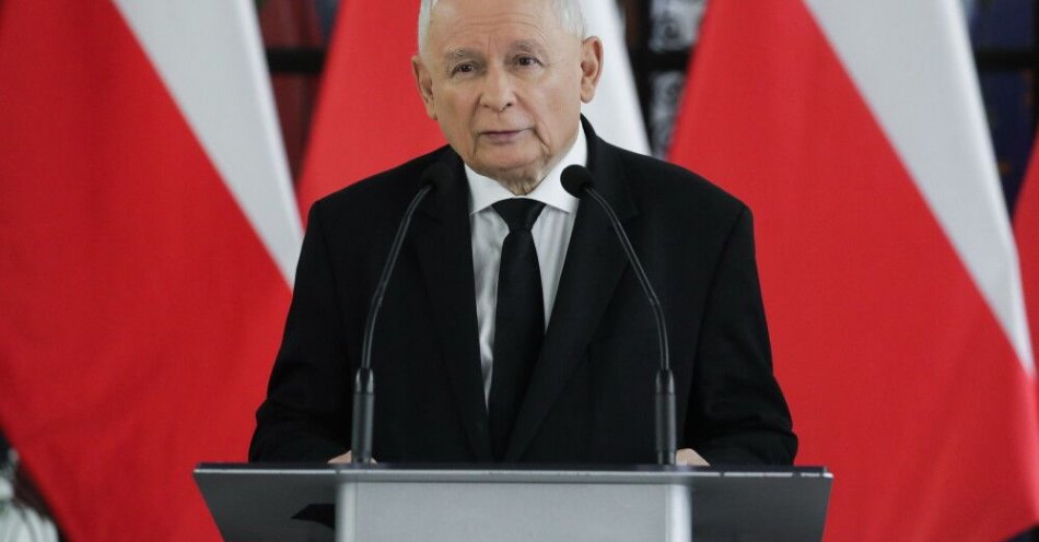 zdjęcie: Prezes PiS: rolnicy protestują w interesie nas wszystkich, wspierajmy ich / Warszawa, 18.10.2024. Prezes Prawa i Sprawiedliwości Jarosław Kaczyński podczas konferencji prasowej w Sejmie w Warszawie, 18 bm. Temat spotkania: stanowisko ugrupowania w sprawie rządowego dokumentu określającego kierunki polityki migracyjnej. (amb) PAP/Tomasz Gzell