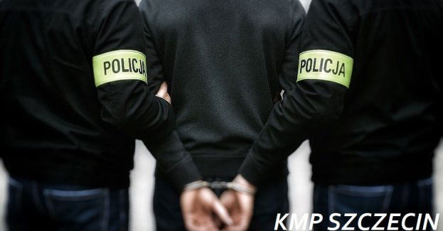 Policjant ze szczecińskiego Śródmieścia poza godzinami służby zatrzymał poszukiwanego