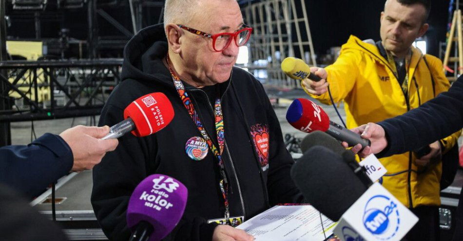 zdjęcie: 34. Finał WOŚP. Owsiak: jesteśmy w pełni przygotowani do kolejnego finału / Warszawa, 17.01.2026. Prezes Fundacji Wielkiej Orkiestry Świątecznej Pomocy Jerzy Owsiak podczas spotkania z mediami na terenie budującego się studia WOŚP na błoniach PGE Narodowego w Warszawie, 17 bm. Celem 34. Finału Wielkiej Orkiestry Świątecznej Pomocy, który odbędzie się 25 stycznia 2026 roku, jest wsparcie gastroenterologii dziecięcej. (aldg) PAP/Albert Zawada