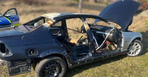 Drogowy absurd w Skórczu - BMW bez szyb, drzwi  i zderzaków, a kierowca bez uprawnień.