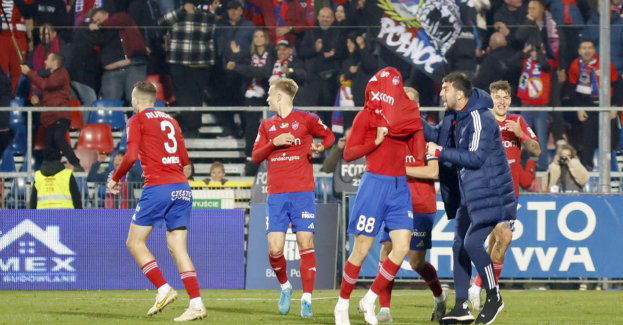 Ekstraklasa piłkarska - rozpędzony Raków wiceliderem, Śląsk znów bez wygranej