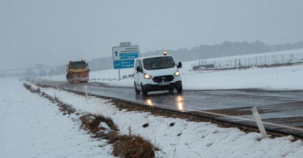 Prawie 1,3 tys. pojazdów GDDKiA walczy ze śniegiem i błotem pośniegowym
